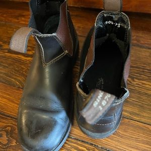 100% leather. Recently Resole